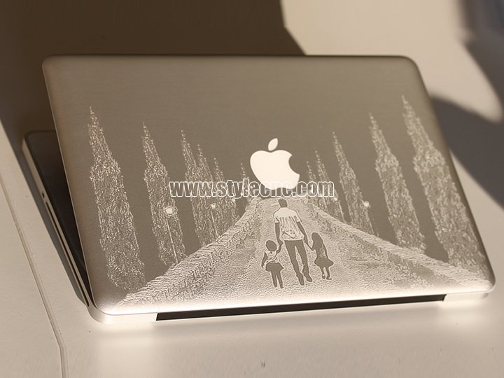 光纖激光打標(biāo)機(jī)在筆記本電腦上工作