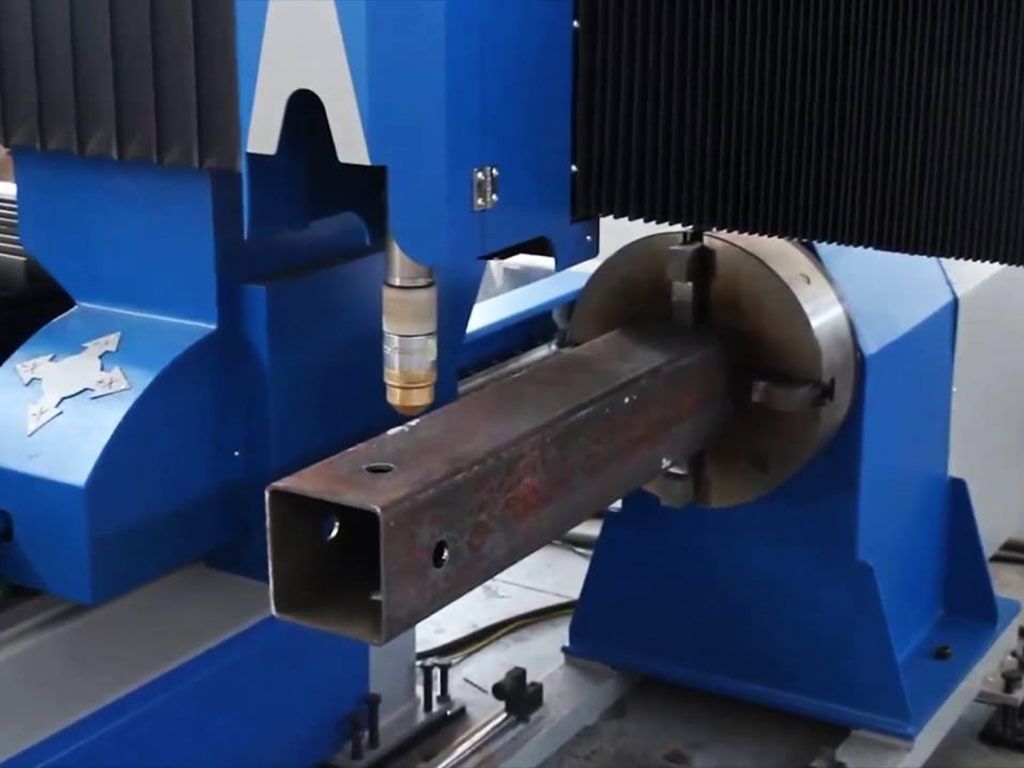 自動等離子切割工作臺切割方形金屬管