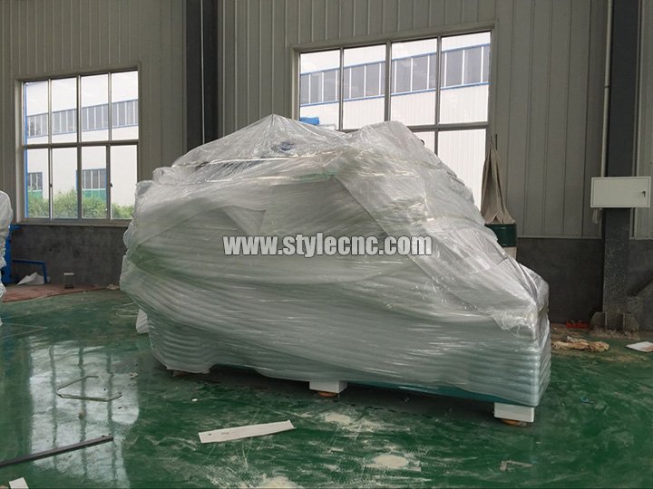 全自動嵌套數(shù)控雕刻機(jī)的內(nèi)部包裝