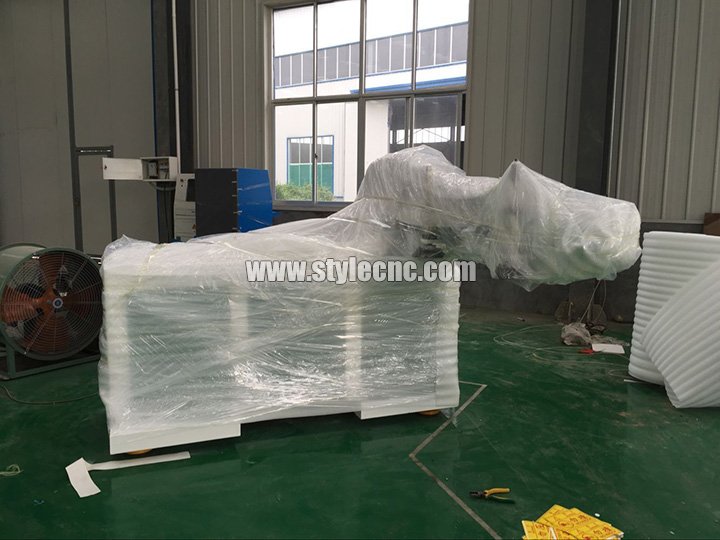 全自動嵌套數(shù)控雕刻機(jī)的內(nèi)部包裝