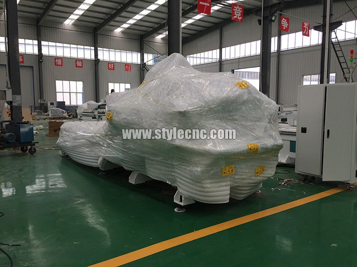 帶有自動換刀系統的數控雕刻機