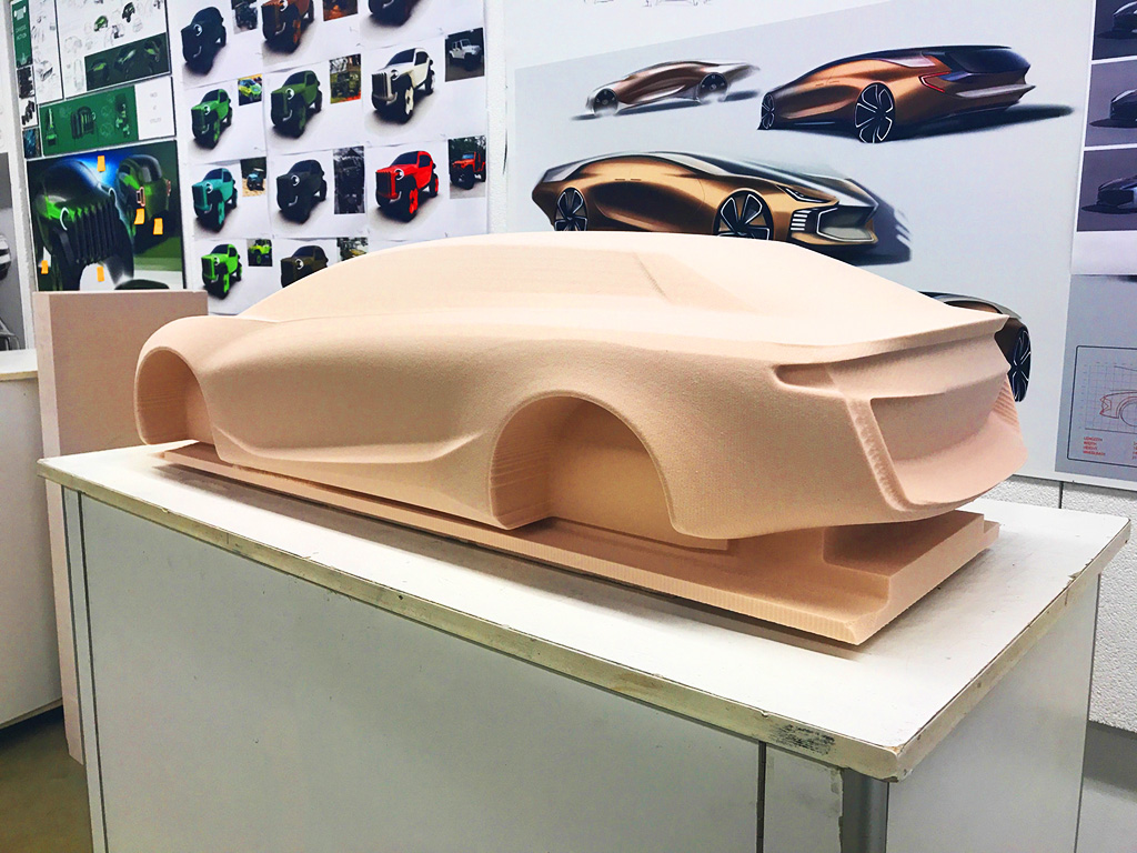 用于車身框架制造項目的五軸數控雕刻機