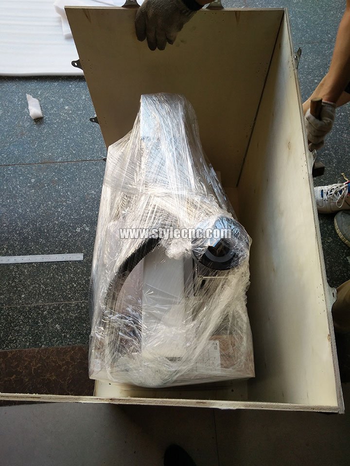 20W MOPA光纖激光打標機發往美國 20W MOPA光纖激光打標機發往美國