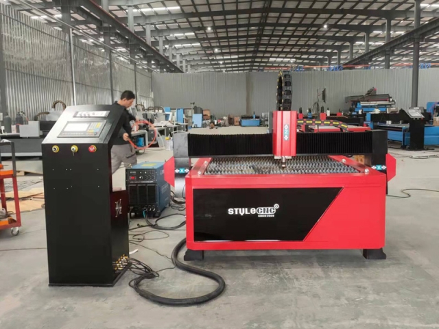 配備 100A 電源的新型數(shù)控等離子切割機(jī)