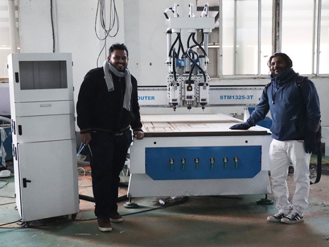 英國 3 主軸多任務數控雕刻機機