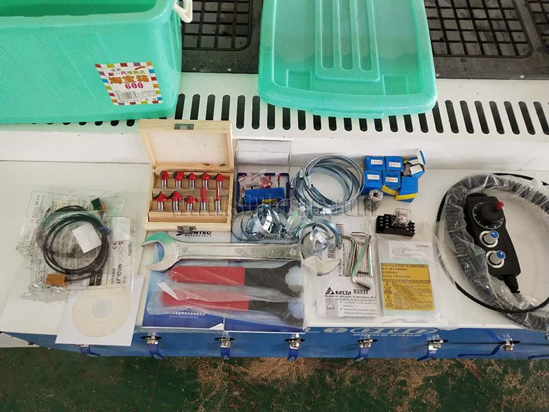 自動(dòng)換刀數(shù)控雕刻機(jī)工具