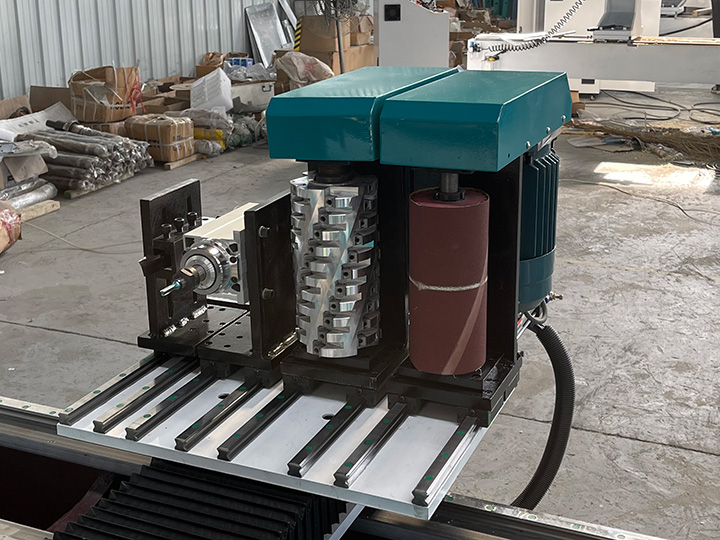 帶自動送料器的多功能數控木工車床