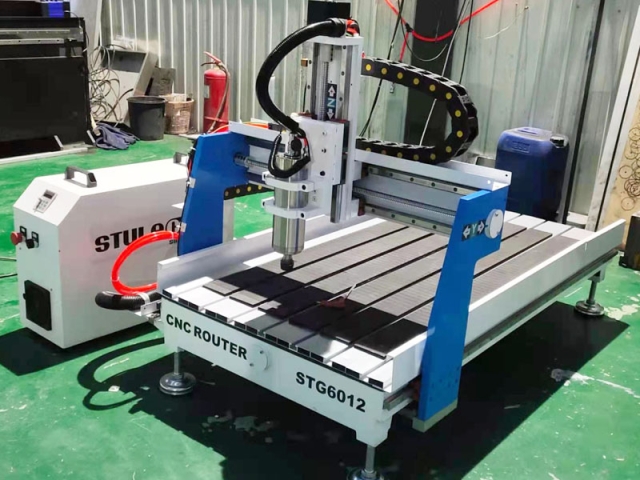2x4 挪威標(biāo)牌制作用臺式數(shù)控雕刻機(jī)工作臺 2x4 挪威標(biāo)牌制作用臺式數(shù)控雕刻機(jī)工作臺