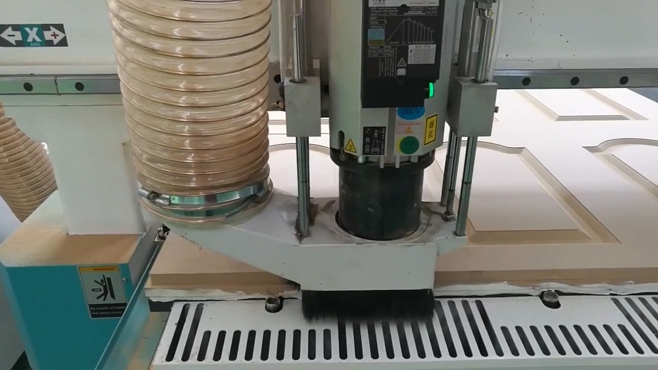 用于櫥柜門制造的自動換刀數控雕刻機,帶換刀裝置 用于櫥柜門制造的自動換刀數控雕刻機,帶換刀裝置